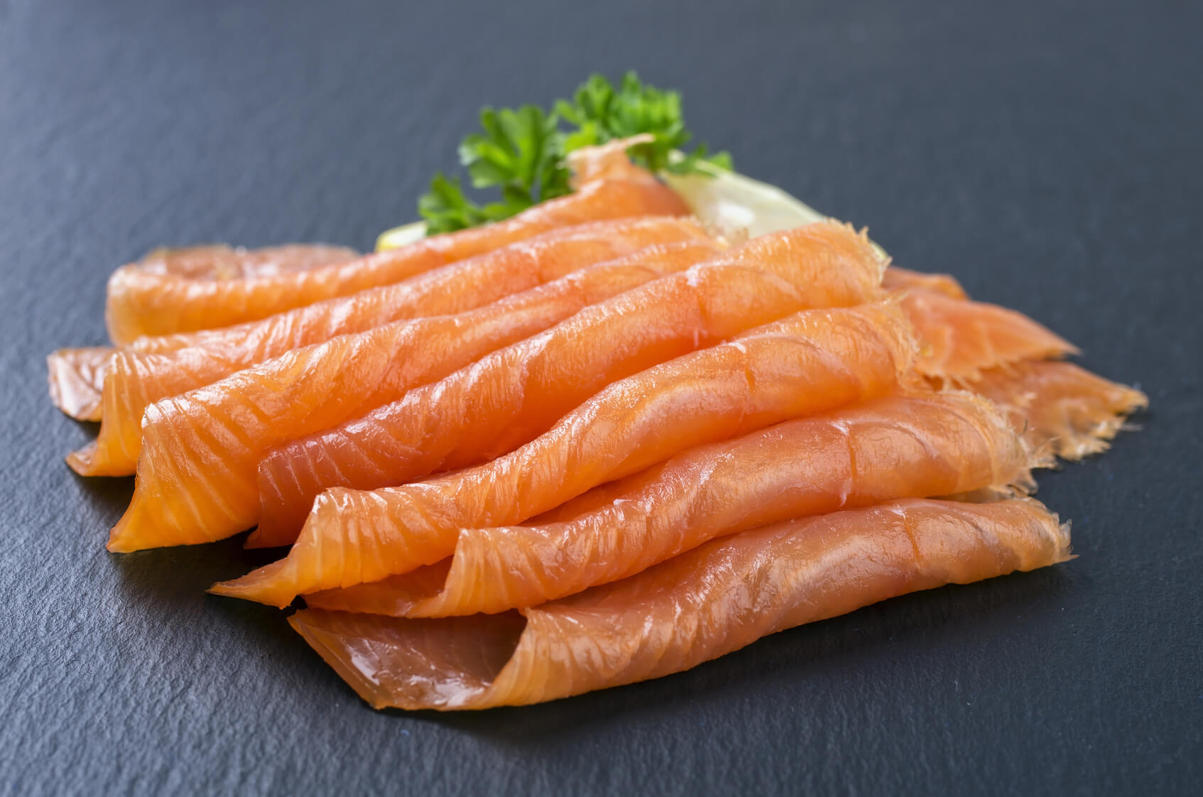 salmone-affumicato-pesce-Fotolia_76313832_Subscription_Monthly_M