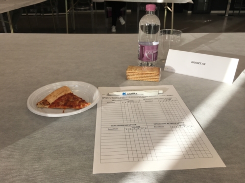 Dettaglio postazione giudice panel test pizza margherita